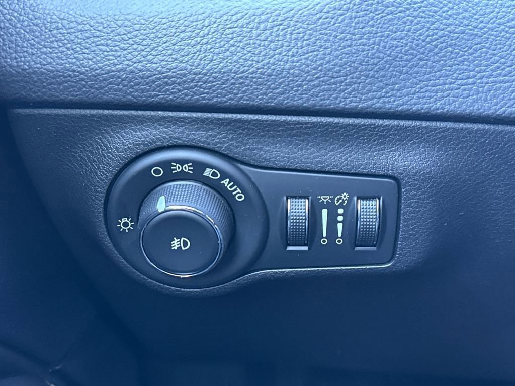 Used 2018 Jeep Compass Latitude image 24