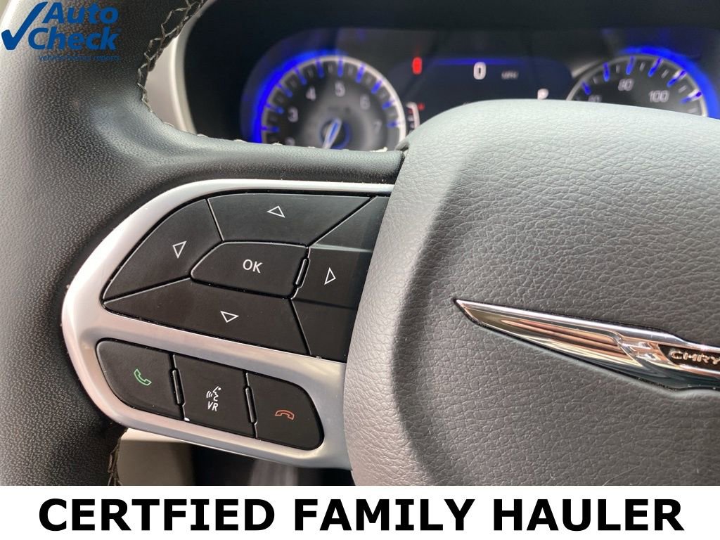 Used 2024 Chrysler Pacifica Touring-L image 31