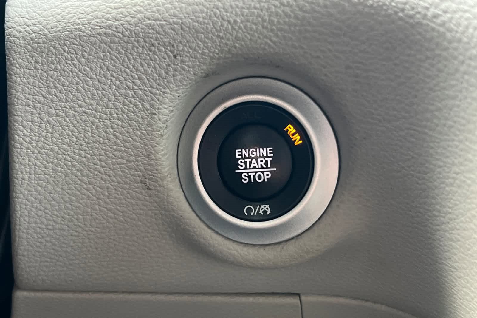 Used 2023 Chrysler Pacifica Touring-L image 24