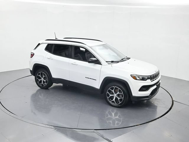 Used 2024 Jeep Compass Latitude AWD/4WD image 42