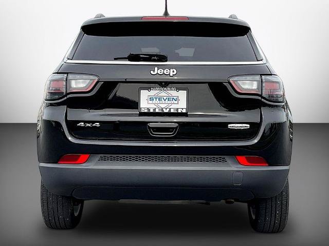 Used 2022 Jeep Compass Latitude w/ Sun and Sound Group AWD/4WD image 5