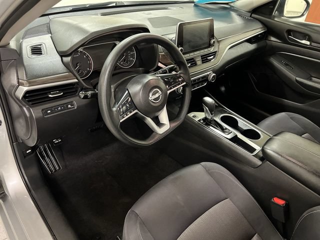Used 2024 Nissan Altima 2.5 SV FWD image 12