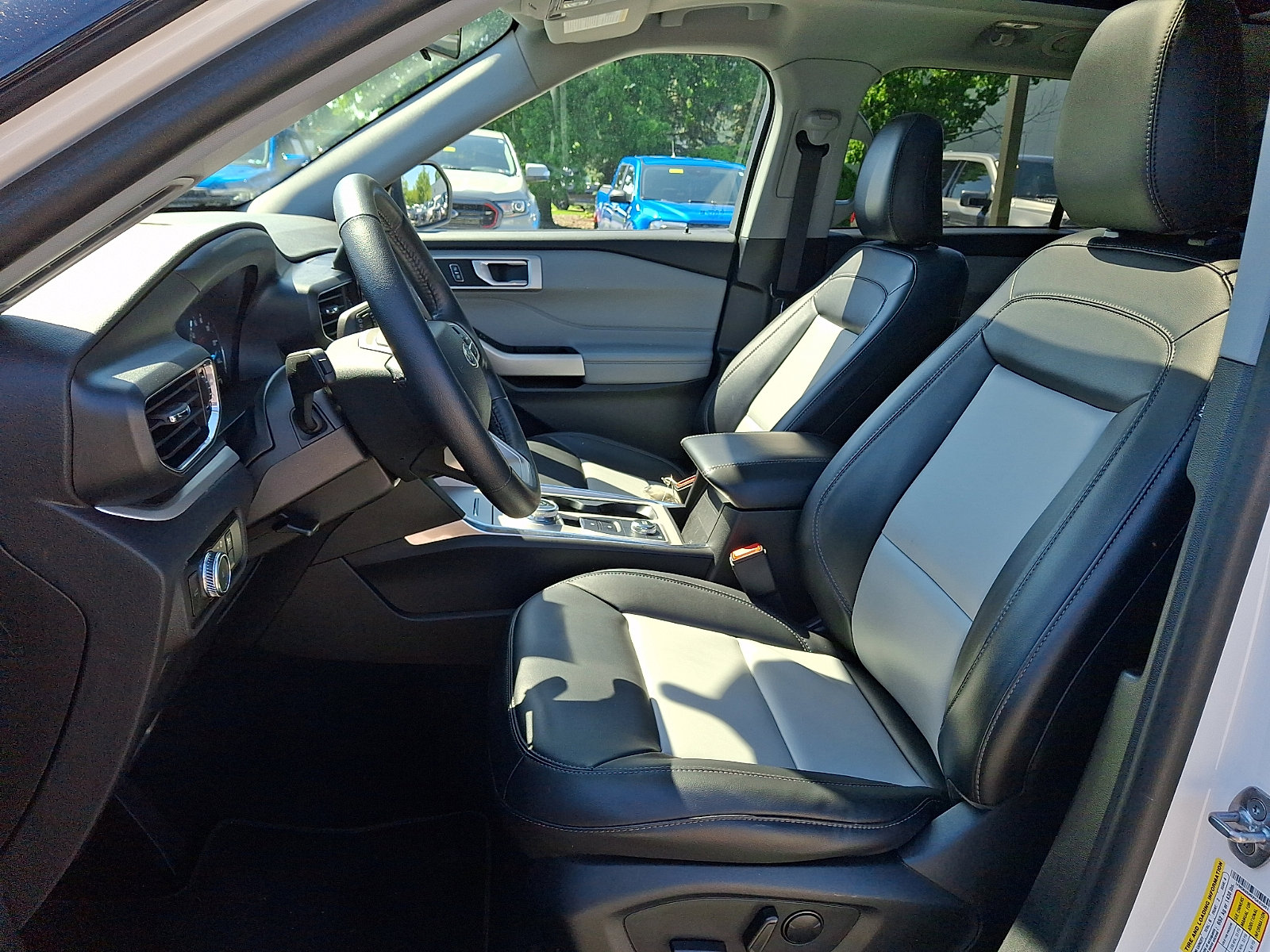 Certified 2023 Ford Explorer XLT w/ Equipment Group 202A AWD/4WD image 17
