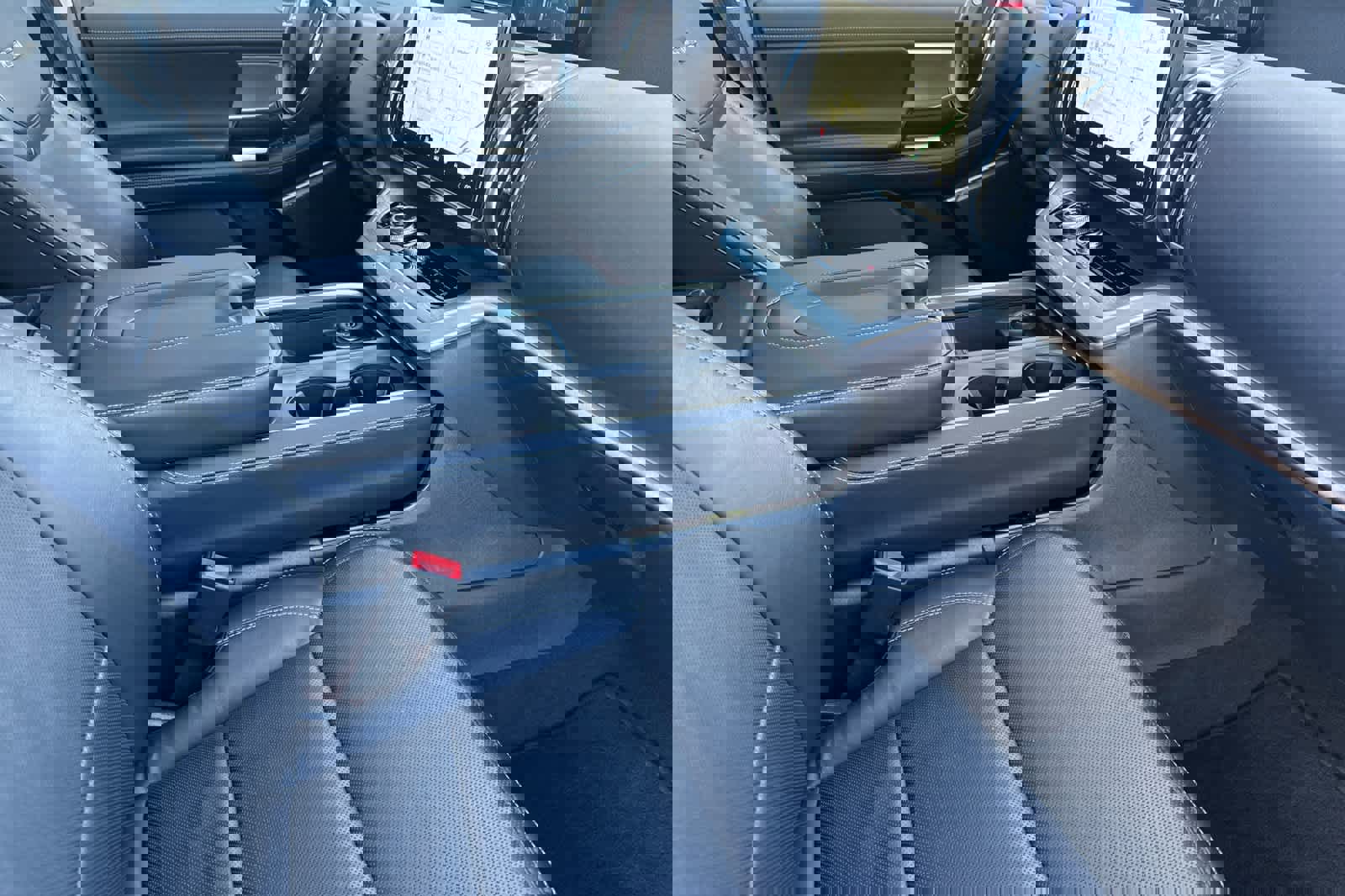 Certified 2025 Ford Expedition Platinum image 17