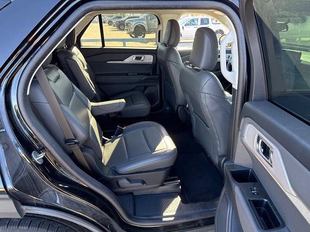 Certified 2025 Ford Explorer Active w/ Active Comfort Package RWD image 12