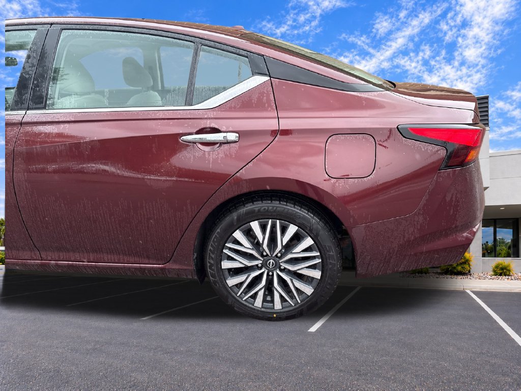Used 2025 Nissan Altima 2.5 SV FWD image 33
