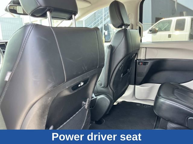 Used 2023 Chrysler Pacifica Touring-L FWD image 24