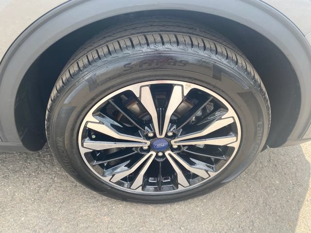 Certified 2022 Ford Escape SEL w/ SEL Stealth AWD Package image 9