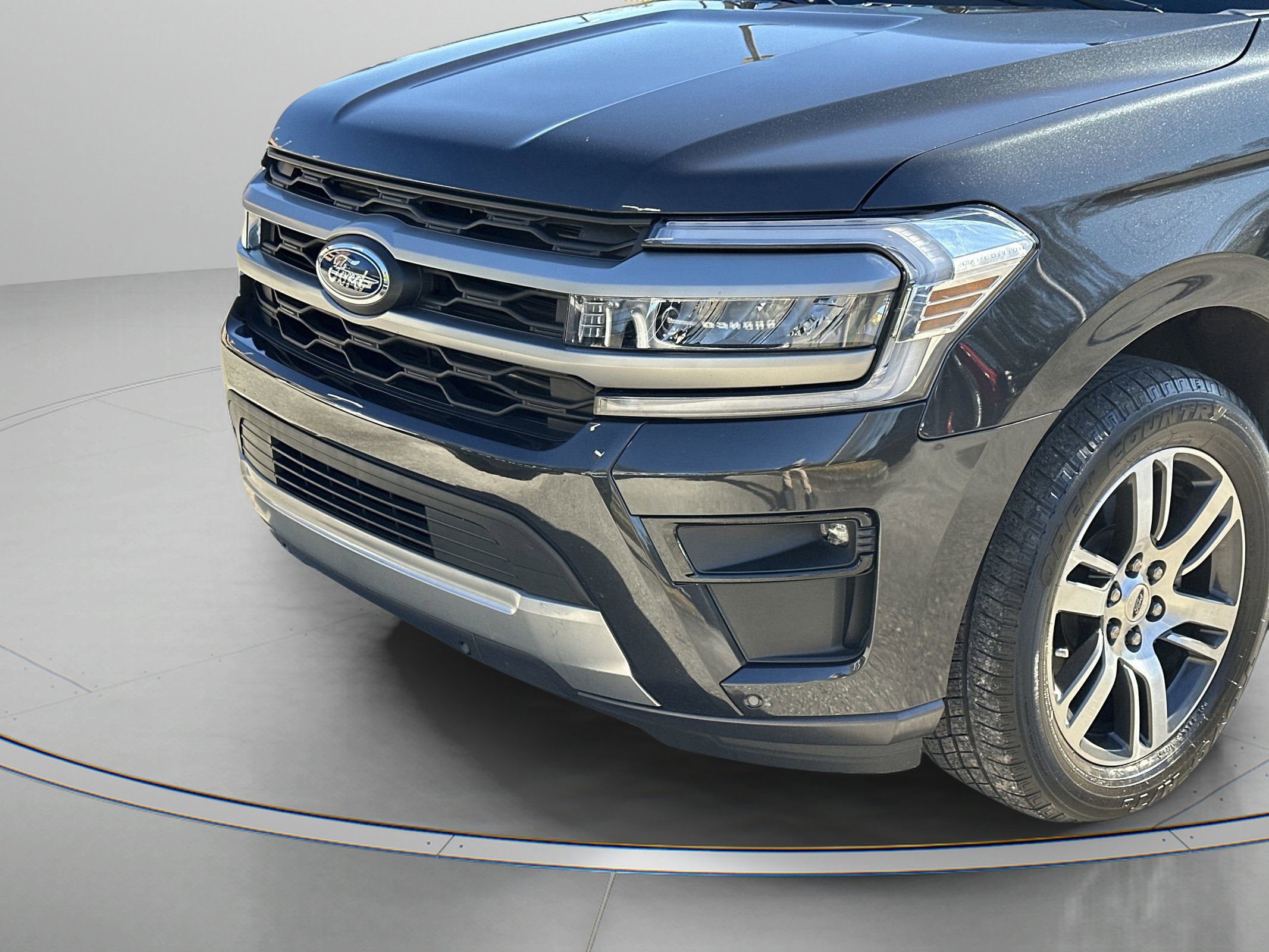 Certified 2023 Ford Expedition XLT image 40
