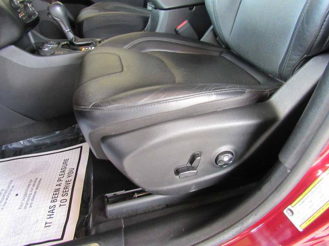 Used 2020 Jeep Cherokee Limited w/ Technology Group AWD/4WD image 13