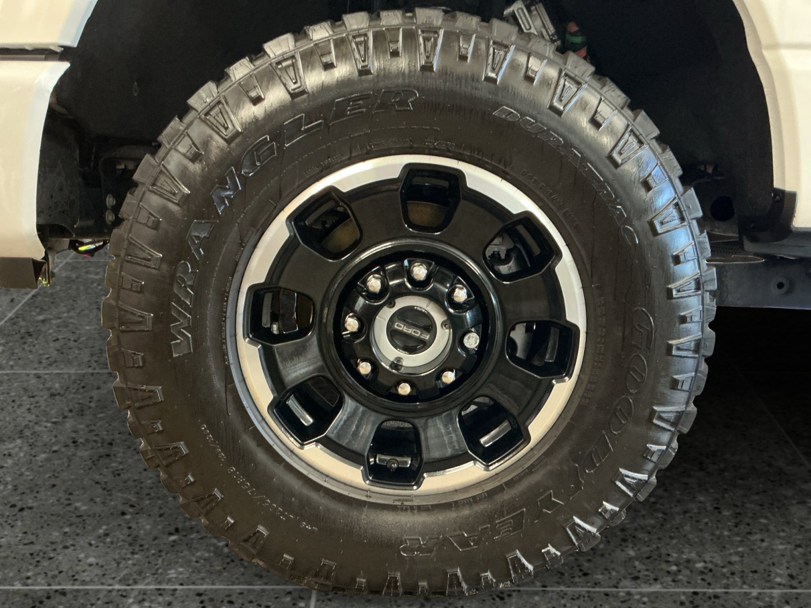 Certified 2025 Ford F350 Platinum w/ Tremor Off-Road Package AWD/4WD image 14