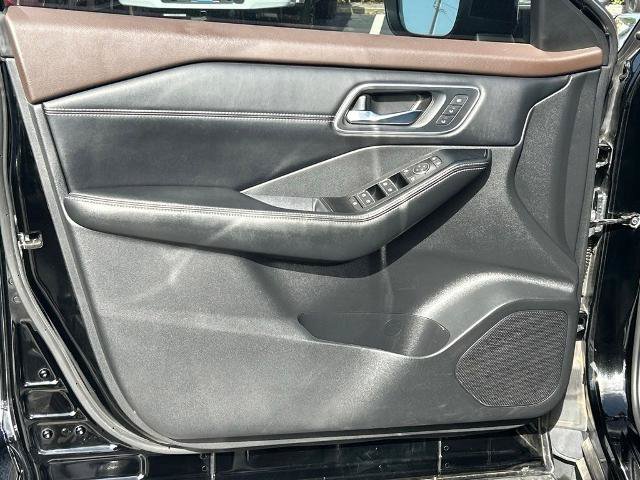Used 2022 Nissan Rogue Platinum AWD/4WD image 17