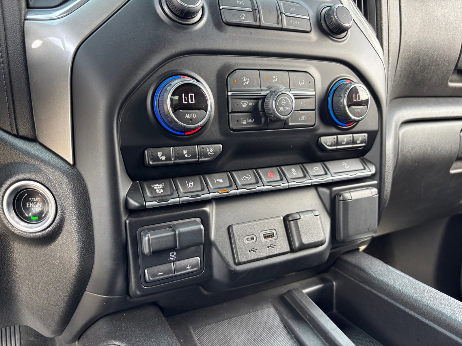 Used 2021 Chevrolet Silverado 2500 LTZ w/ LTZ Premium Package image 31