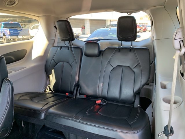 Used 2024 Chrysler Pacifica Touring-L image 10