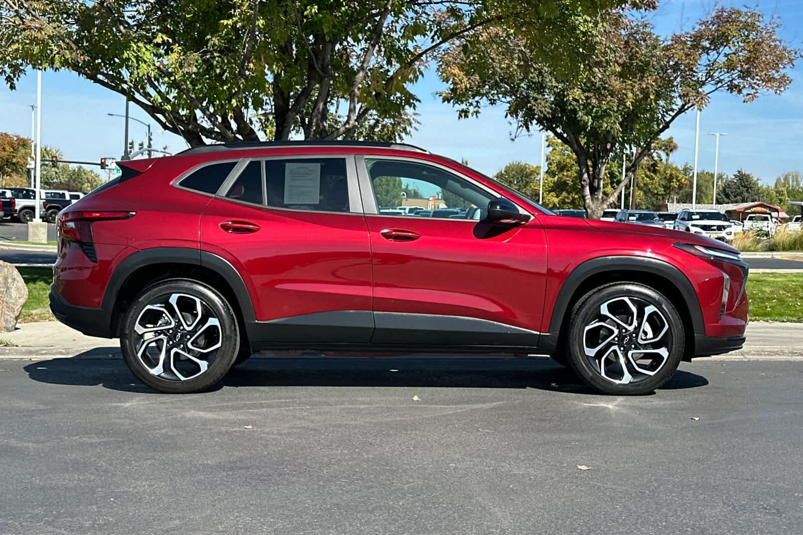 Used 2024 Chevrolet Trax RS w/ Sunroof Package FWD image 8