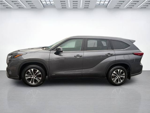 Used 2022 Toyota Highlander XLE AWD/4WD image 6