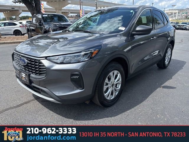 Certified 2023 Ford Escape Active w/ Tech Pack #1 AWD/4WD image 3