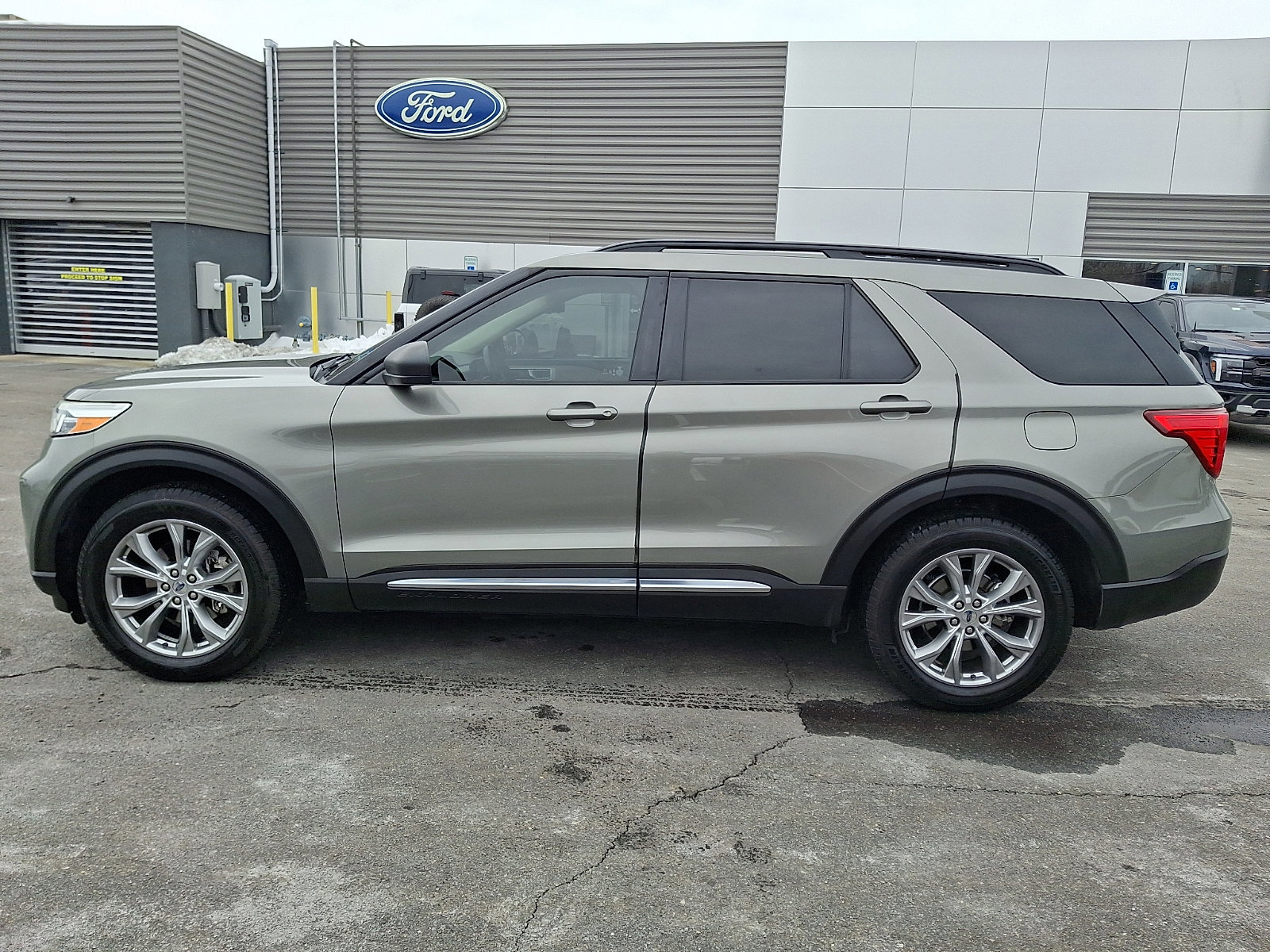 Certified 2020 Ford Explorer XLT w/ Equipment Group 202A image 9