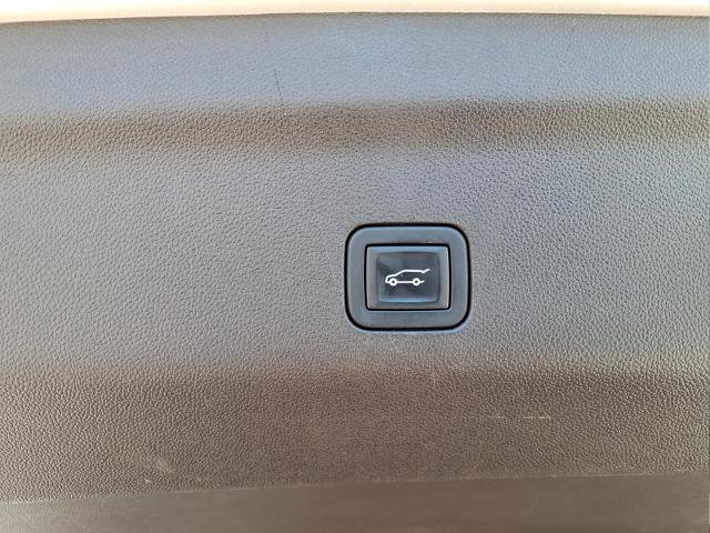 Used 2024 GMC Yukon XL Denali w/ LPO, Illumination Package RWD image 11
