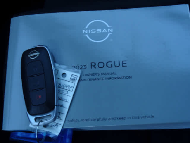 Used 2023 Nissan Rogue S AWD/4WD image 32
