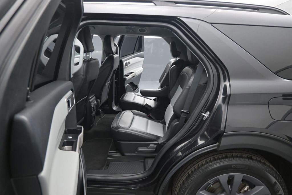 Certified 2022 Ford Explorer XLT w/ Equipment Group 202A RWD image 19