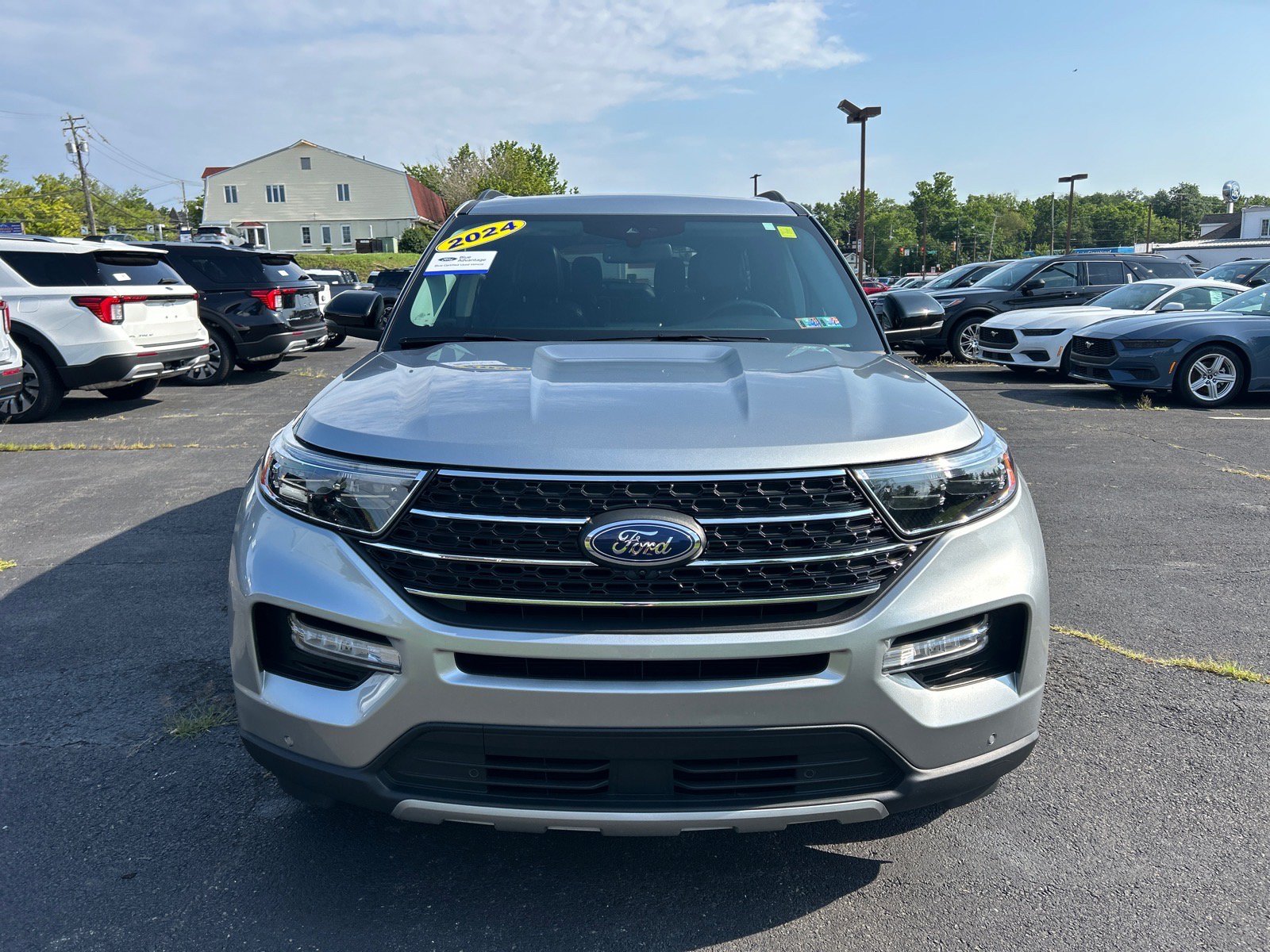Certified 2024 Ford Explorer XLT w/ Equipment Group 202A AWD/4WD image 25