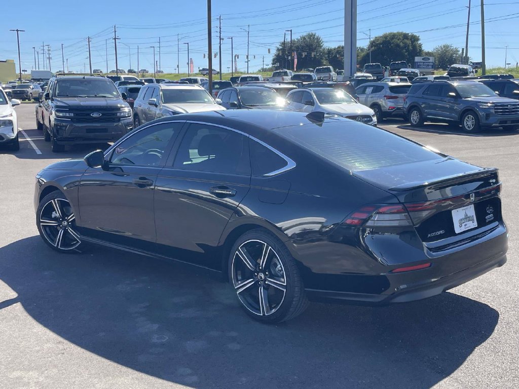 Used 2025 Honda Accord Sport image 5