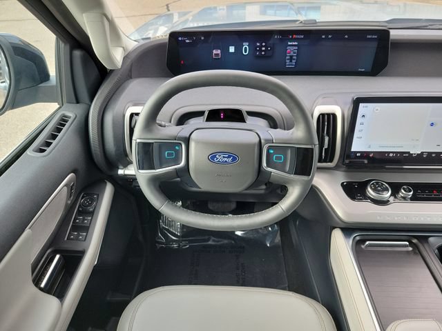 Certified 2025 Ford Expedition Active AWD/4WD image 11