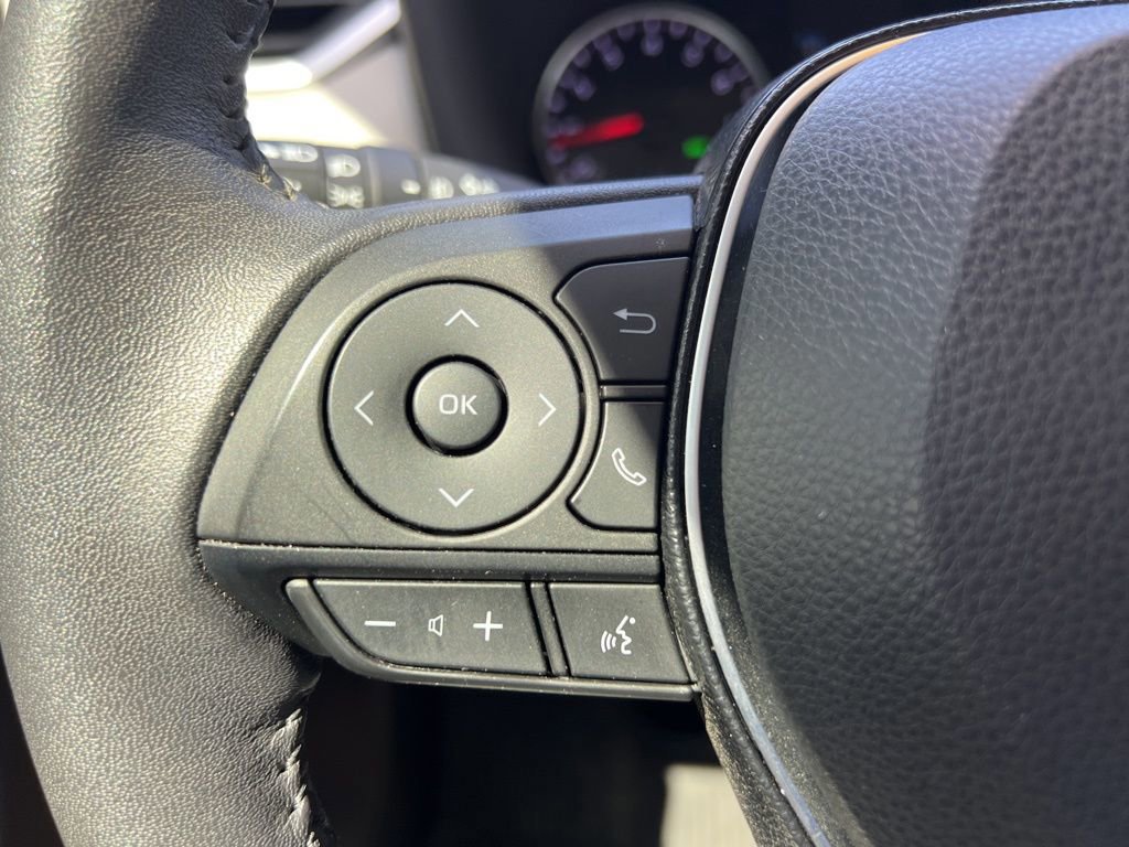 Used 2021 Toyota RAV4 XLE Premium image 27