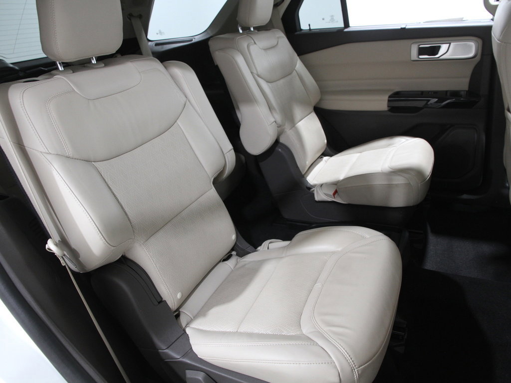 Certified 2021 Ford Explorer Platinum w/ Equipment Group 601A image 19
