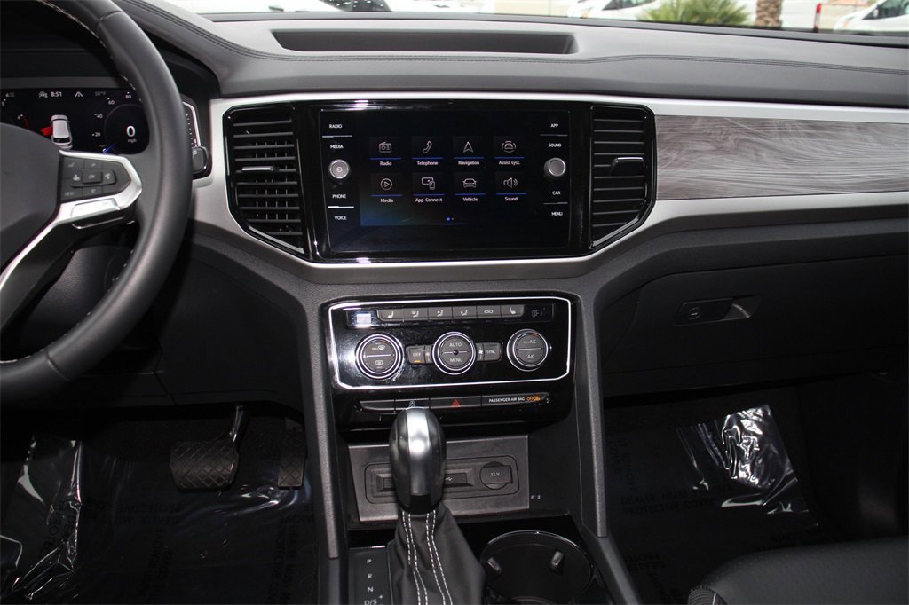 Used 2023 Volkswagen Atlas Cross Sport SE w/ Black Wheel Package image 17