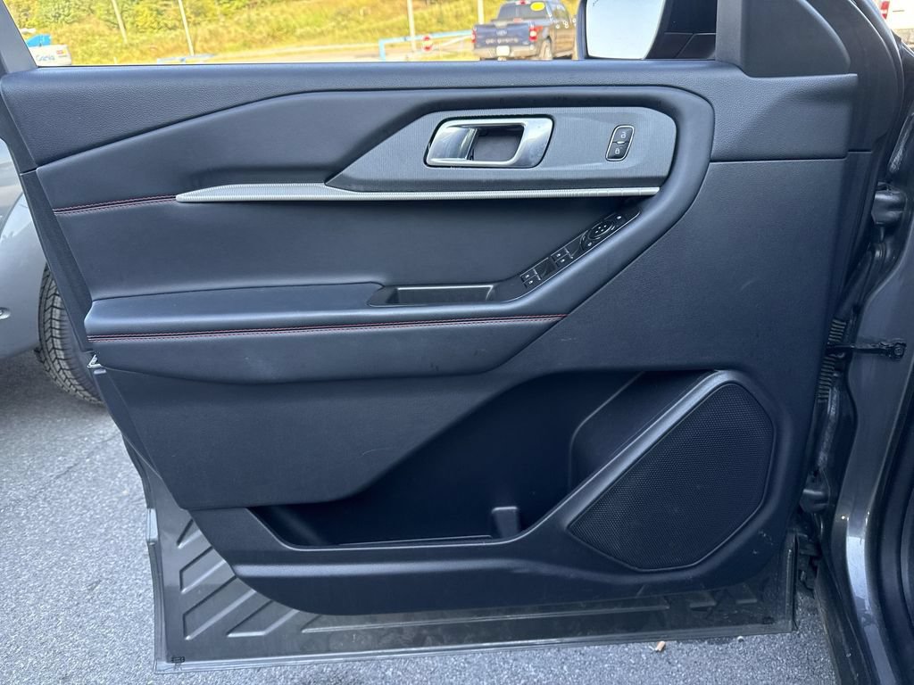 Certified 2025 Ford Explorer ST-Line AWD/4WD image 21