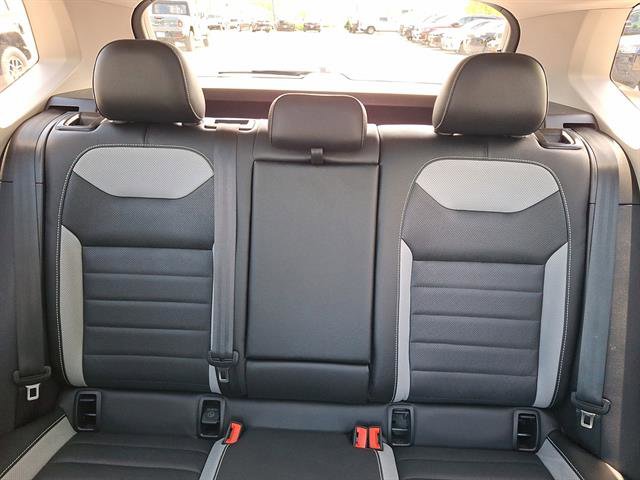 Used 2022 Volkswagen Taos SEL w/ Panoramic Sunroof Package AWD/4WD image 4