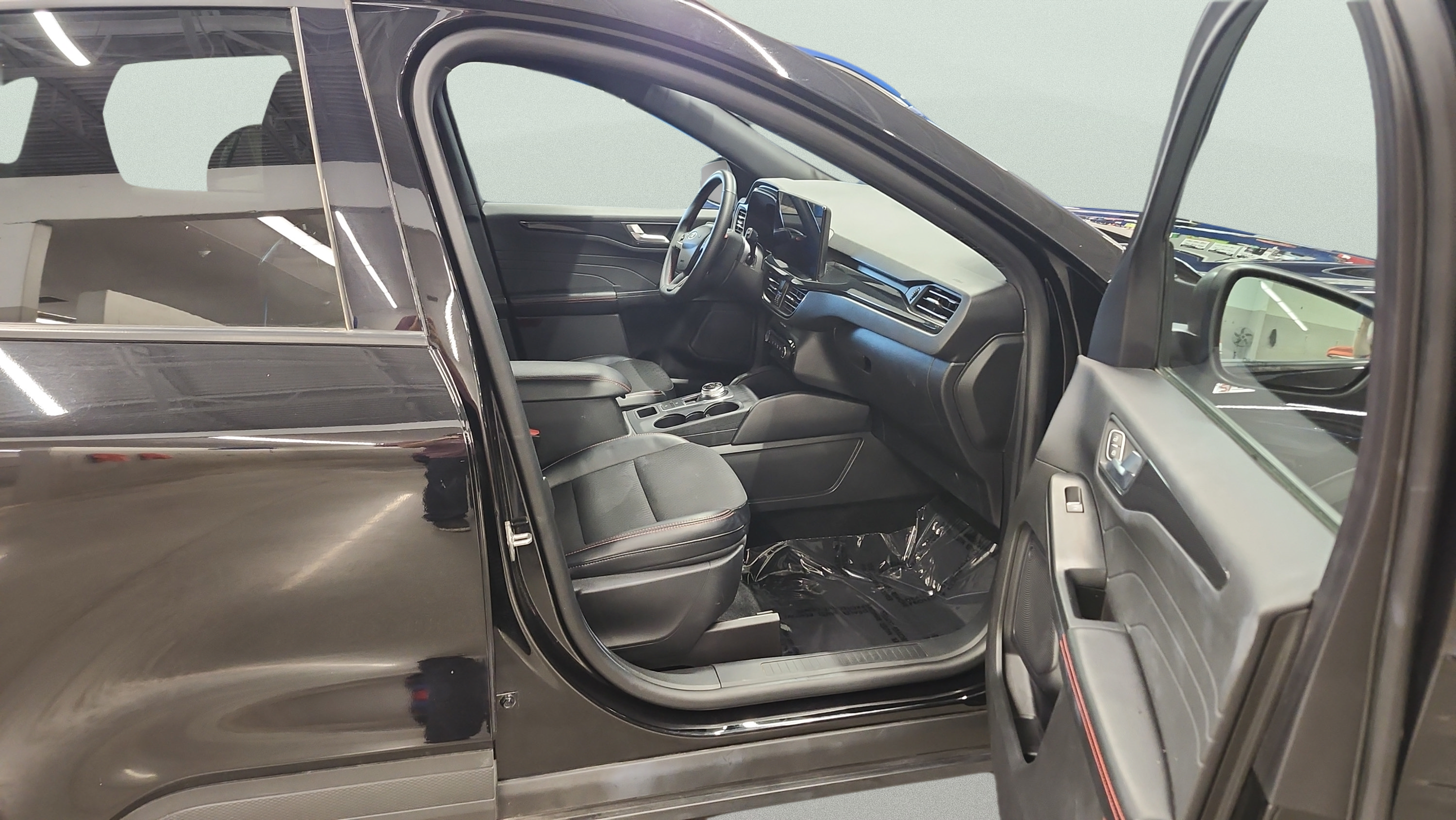 Certified 2025 Ford Escape ST-Line w/ Tech Pack #1 AWD/4WD image 16