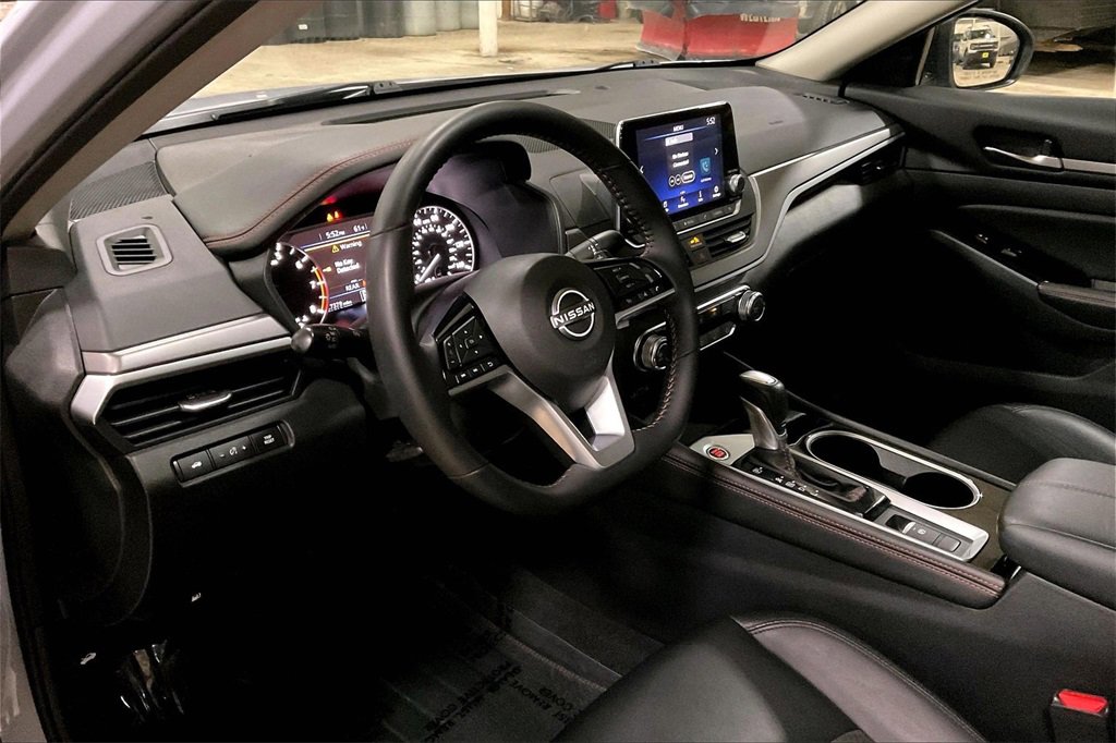 Used 2025 Nissan Altima 2.5 SR image 13