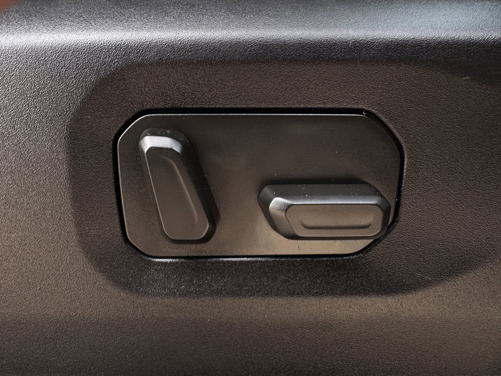 Used 2024 Jeep Wrangler Sahara w/ Safety Group image 28