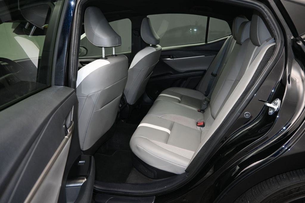 Used 2025 Toyota Camry SE w/ Convenience Package FWD image 15