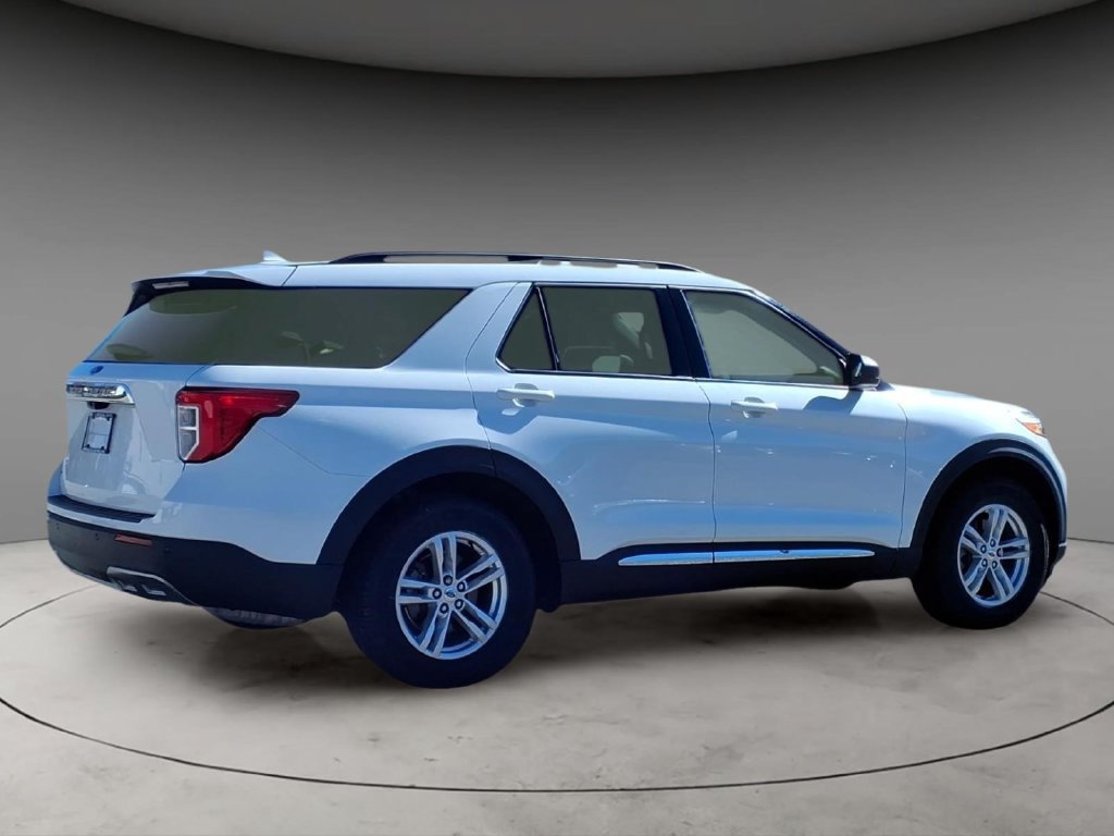 Certified 2023 Ford Explorer XLT w/ Equipment Group 202A RWD image 7