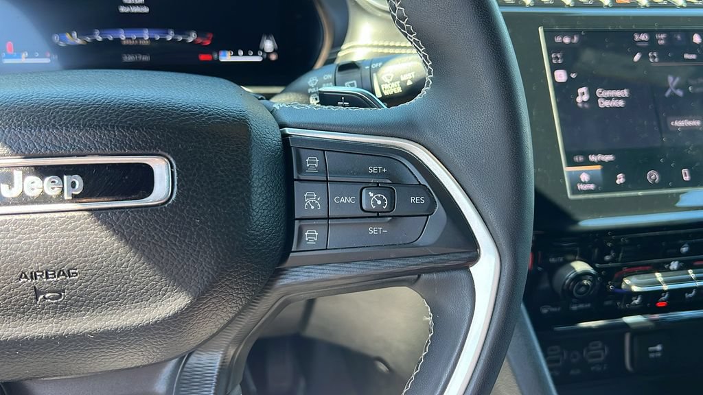Used 2023 Jeep Grand Cherokee Altitude AWD/4WD image 20