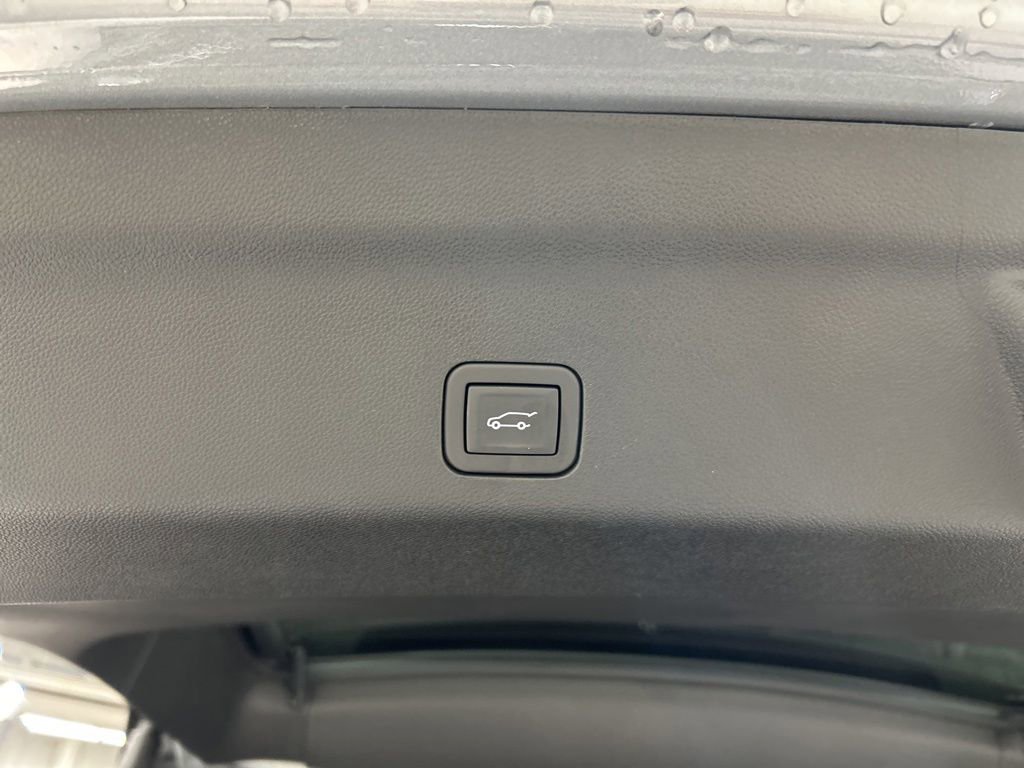 Used 2024 Chevrolet Tahoe Premier AWD/4WD image 33