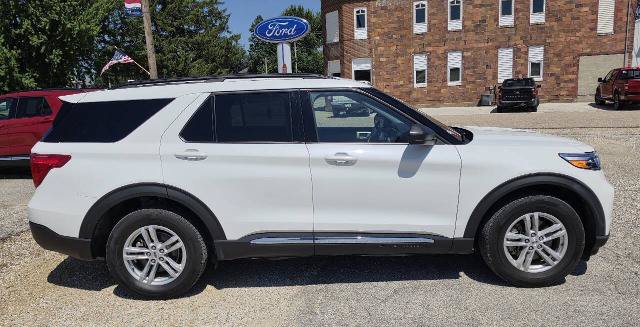 Certified 2024 Ford Explorer XLT w/ Equipment Group 202A AWD/4WD image 4