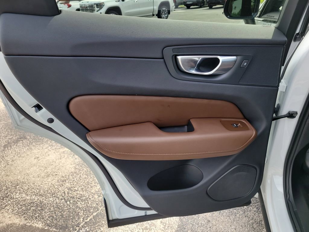 Used 2024 Volvo XC60 B5 Plus w/ Protection Package Premier AWD/4WD image 10