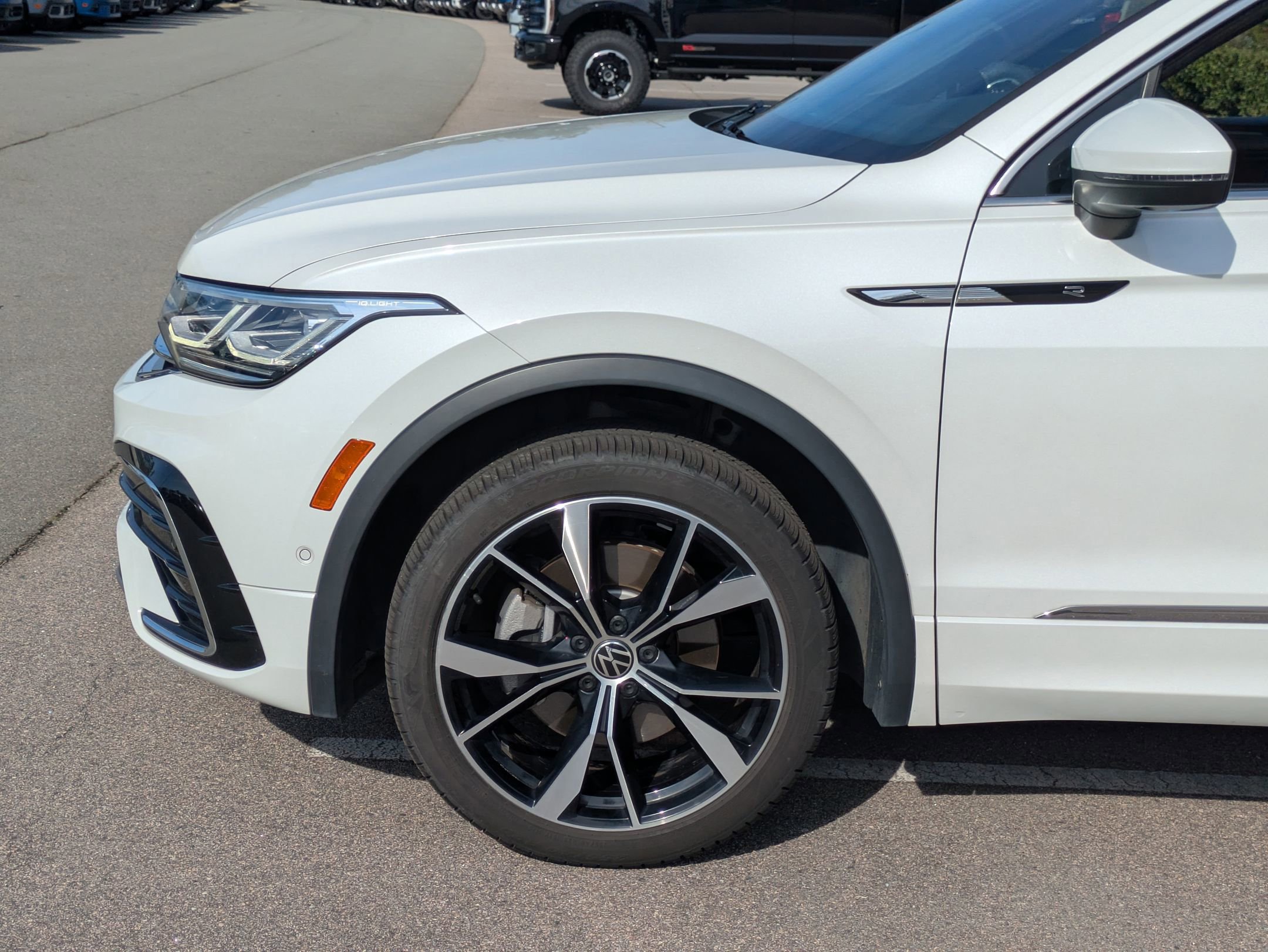 Used 2022 Volkswagen Tiguan SEL R-Line image 11