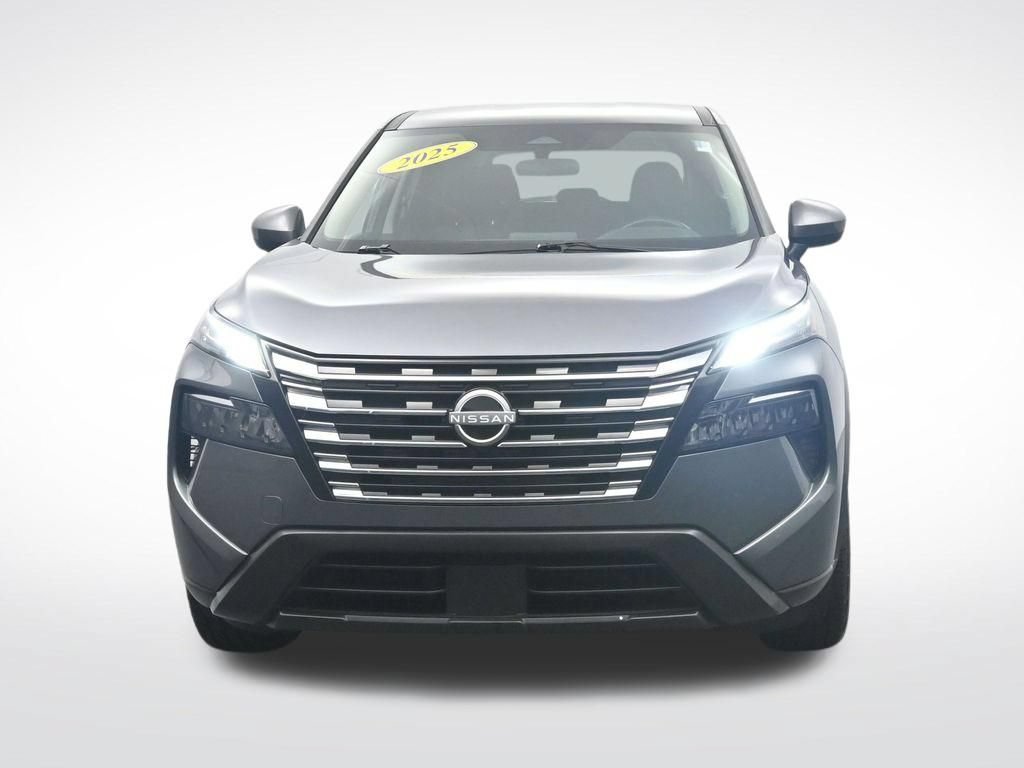 Used 2025 Nissan Rogue SV FWD image 2