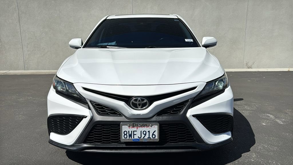 Used 2021 Toyota Camry SE w/ Convenience Package image 2