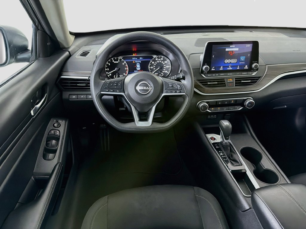 Used 2025 Nissan Altima 2.5 SV FWD image 23