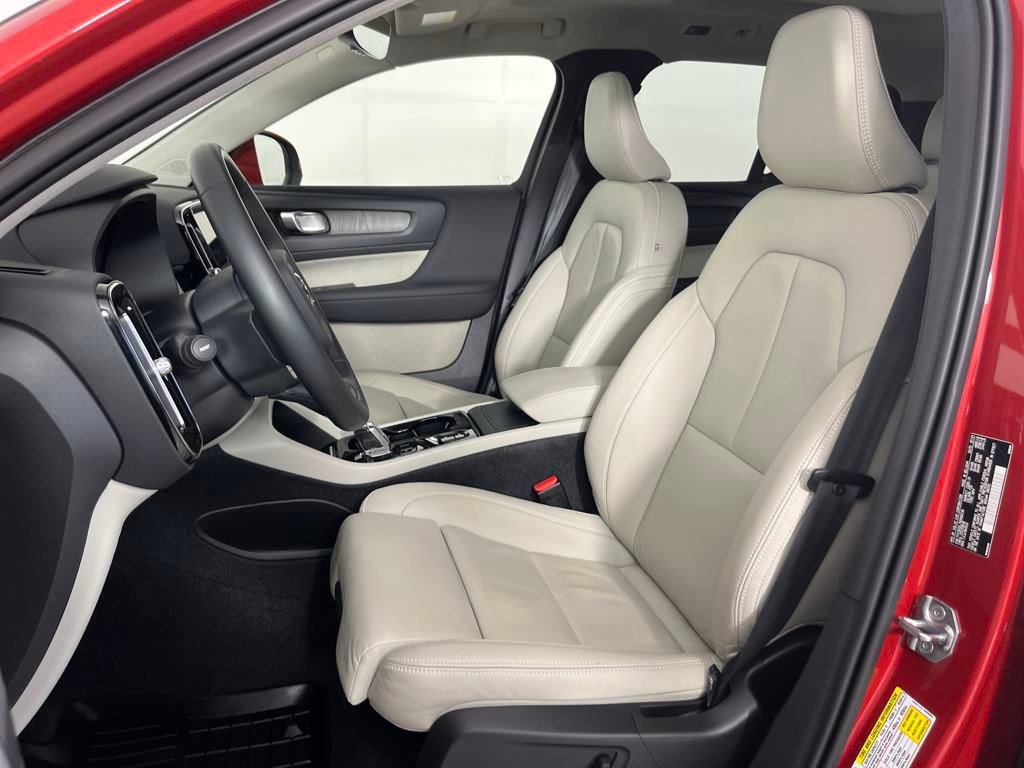 Used 2022 Volvo XC40 T5 Inscription image 11