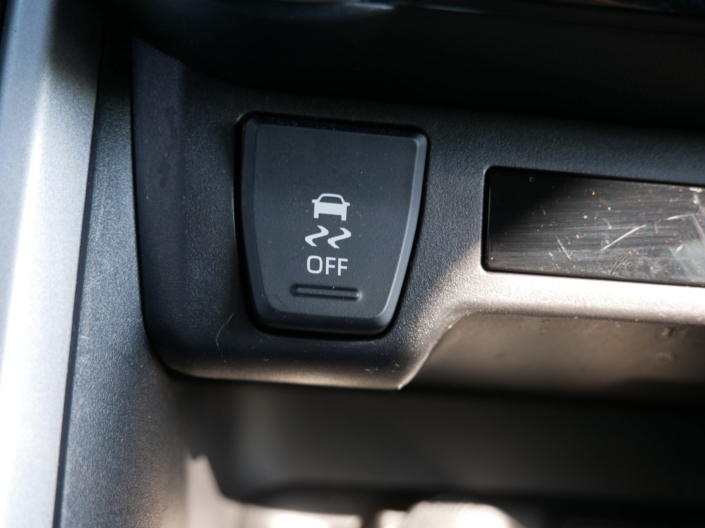Used 2025 Toyota RAV4 XLE AWD/4WD image 31