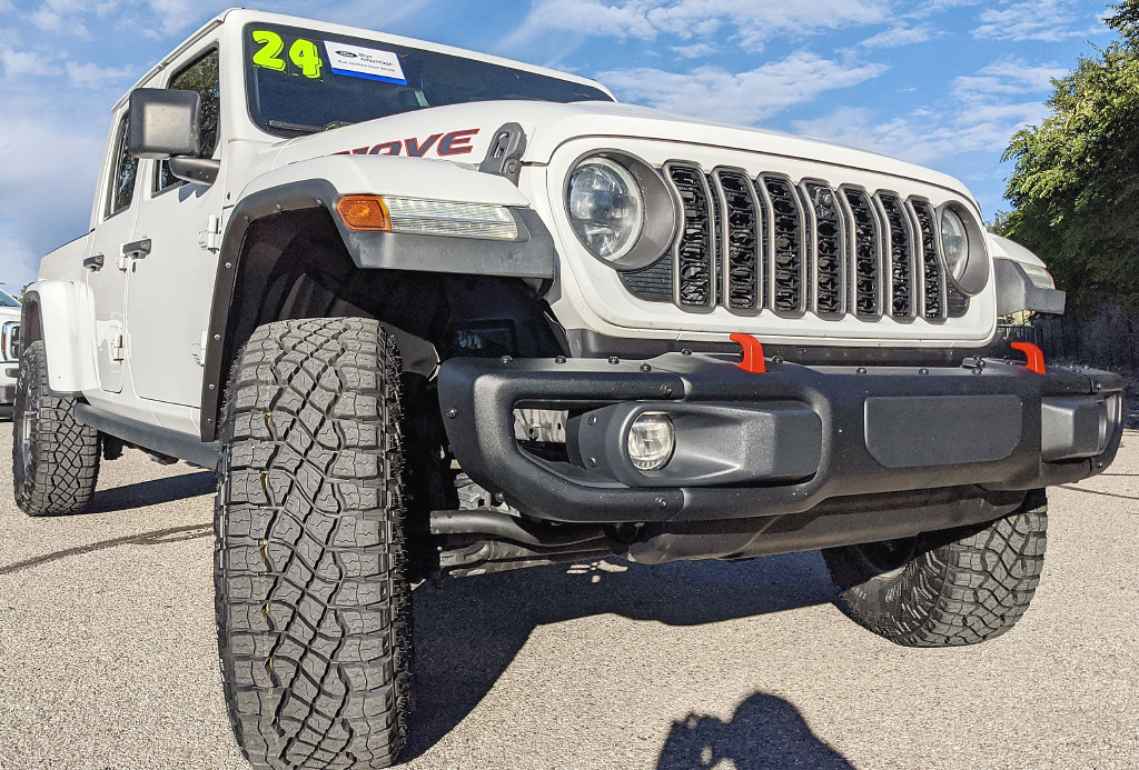 Used 2024 Jeep Gladiator Mojave AWD/4WD image 22