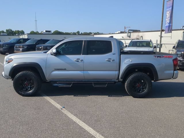Used 2019 Toyota Tacoma TRD Off-Road AWD/4WD image 8